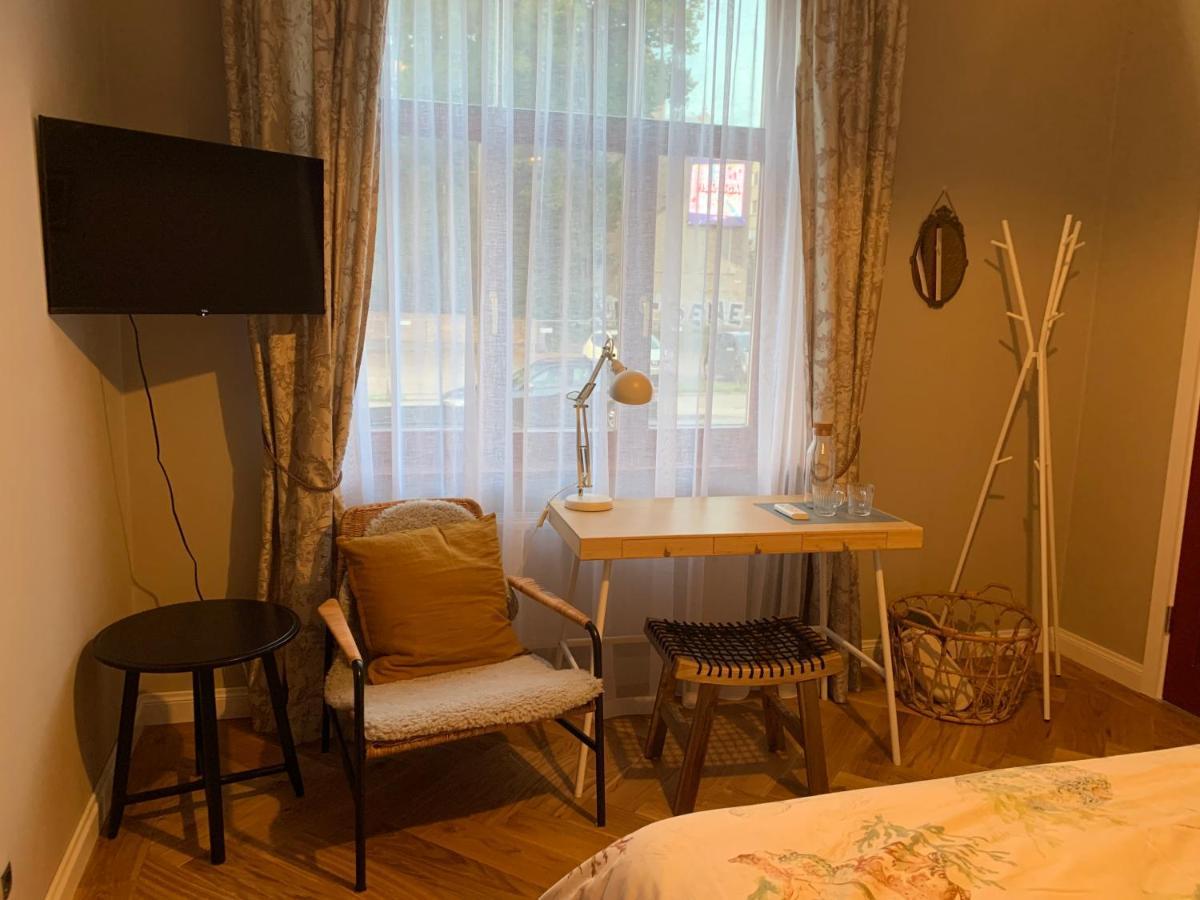 Hotel Emily à Riga Extérieur photo